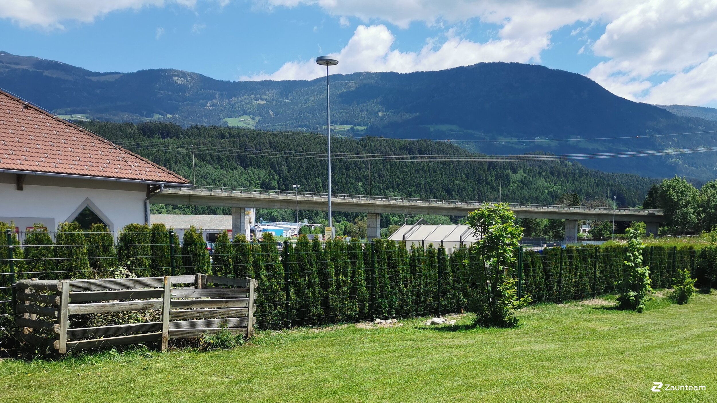 Doppelstabmattenzaun aus dem 2022 in 9500 Villach Österreich von Zaunteam Kärnten-Mitte.