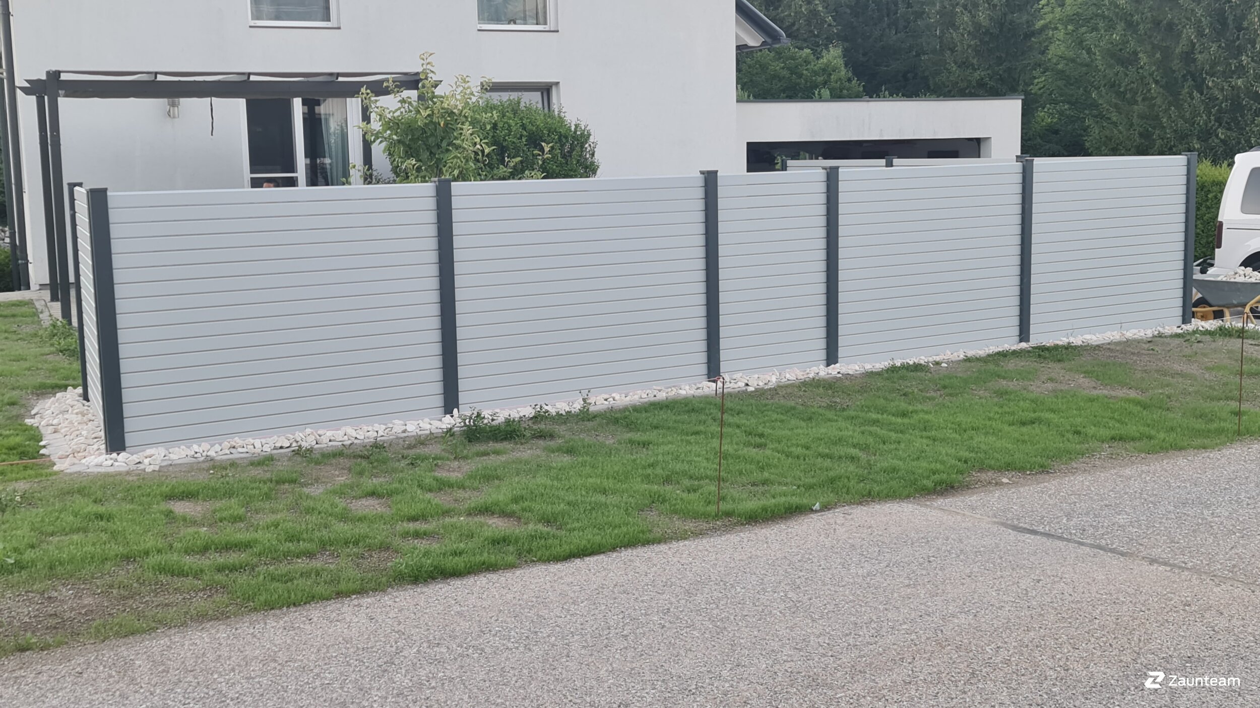 Aluminium Sichtschutz aus dem 2023 in 9601 Arnoldstein Österreich von Zaunteam Kärnten-Mitte.