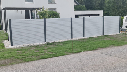 Aluminium Sichtschutz aus dem 2023 in 9601 Arnoldstein Österreich von Zaunteam Kärnten-Mitte.