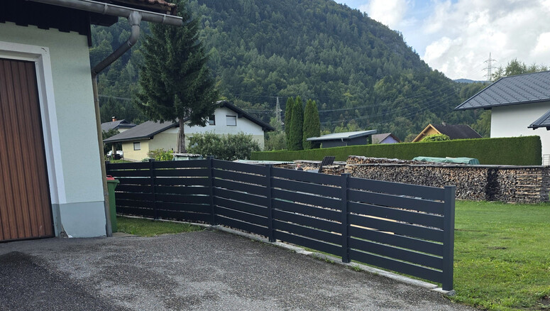 Aluminium Sichtschutz aus dem 2025 in 9601 Arnoldstein Österreich von Zaunteam Kärnten-Mitte.