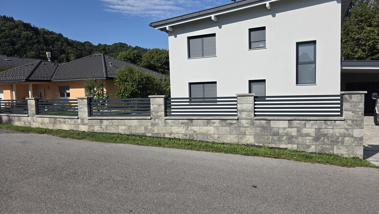 Aluminium Sichtschutz aus dem 2025 in 9601 Arnoldstein Österreich von Zaunteam Kärnten-Mitte.