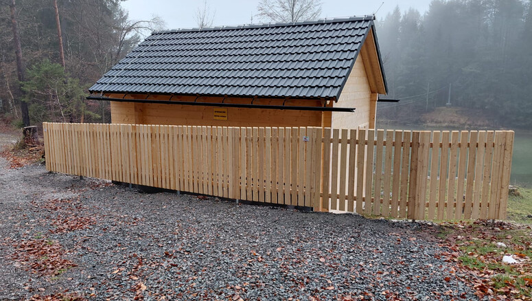 Lärchenzaun aus dem 2025 in 9611 Nötsch Österreich von Zaunteam Kärnten-Mitte.