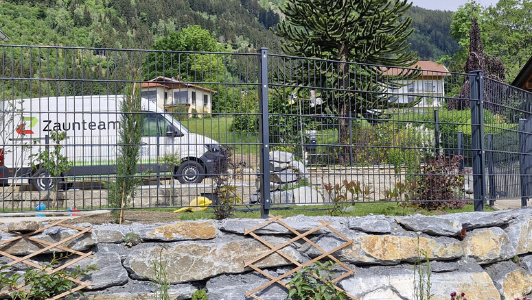 Doppelstabmattenzaun aus dem 2026 in 9521 Treffen Österreich von Zaunteam Kärnten-Mitte.
