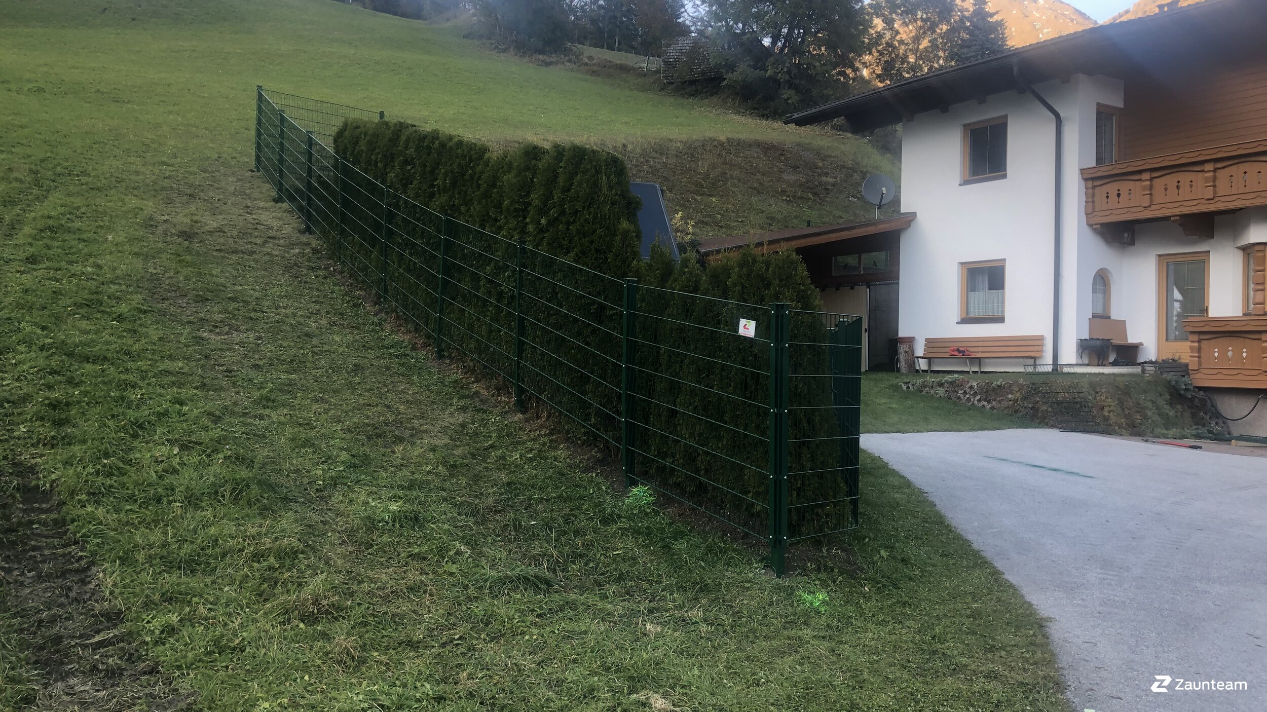 Doppelstabmattenzaun aus dem 2020 in 9981 Kals am Großglockner Österreich von Zaunteam Kärnten-West-Osttirol.