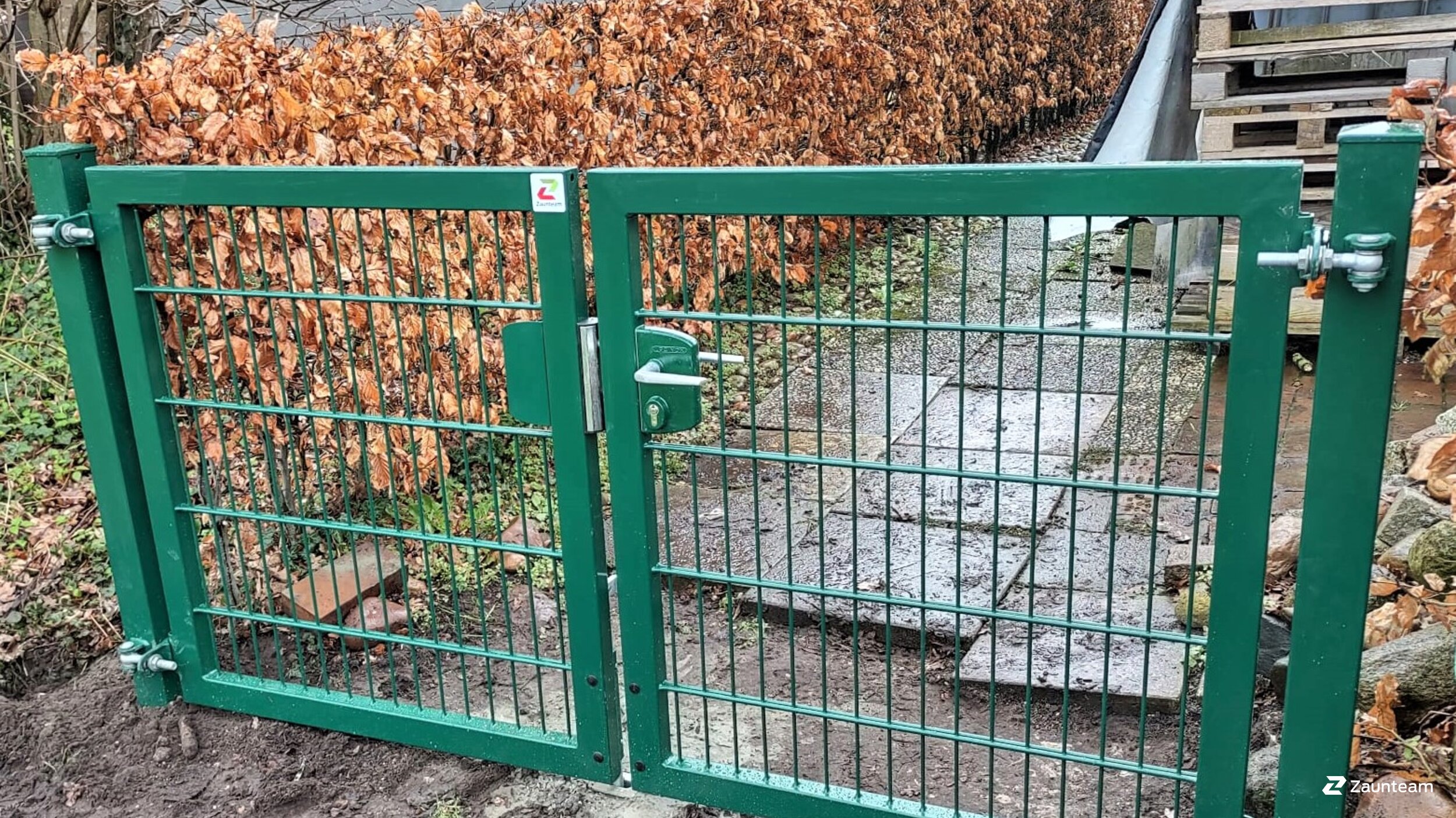Doppelstabmattenzaun aus dem 2023 in 26316 Borgstede Deutschland von Zaunteam Friesische-Wehde.