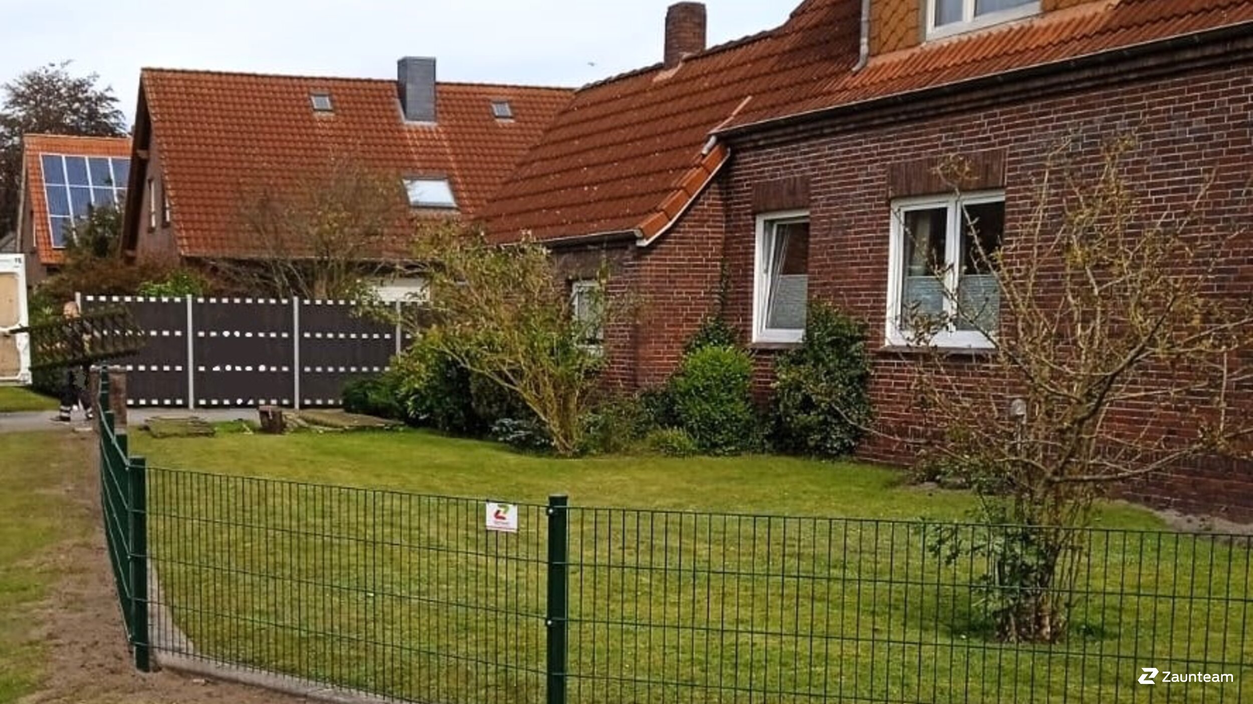 Doppelstabmattenzaun aus dem 2023 in 26419 Schortens Deutschland von Zaunteam Friesische-Wehde.