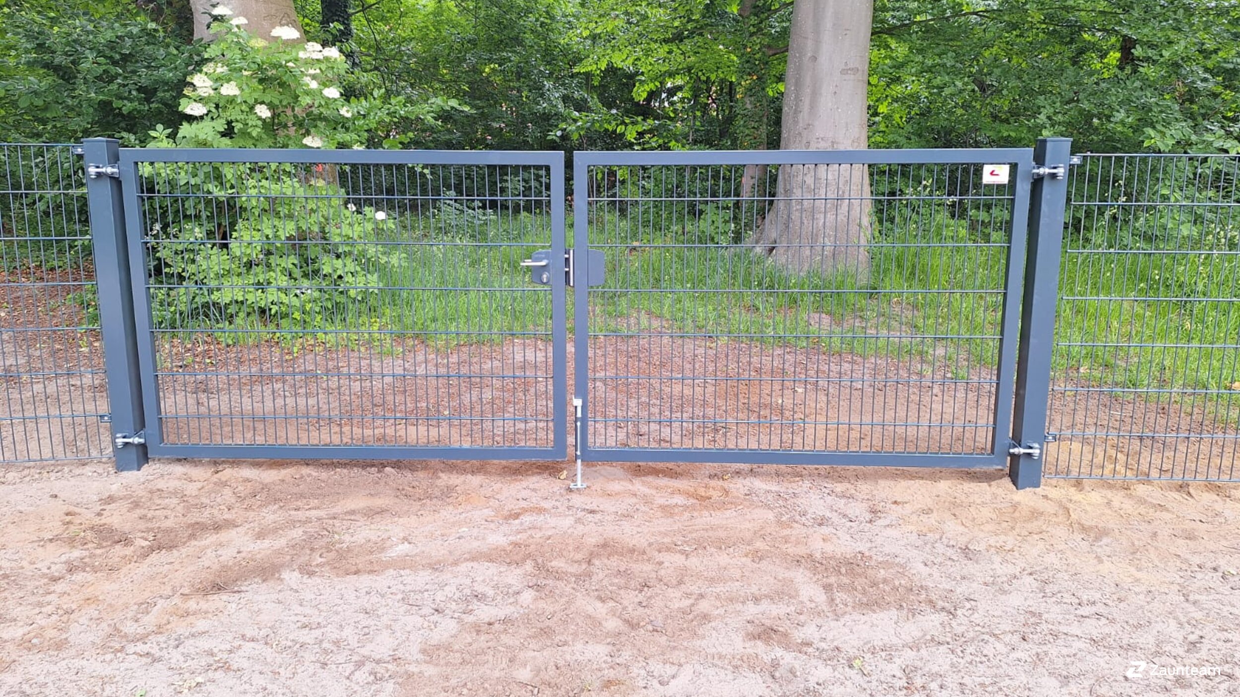 Clôture en panneau double fil de 2025 à 26316 Varel Allemagne de Zaunteam Friesische-Wehde.