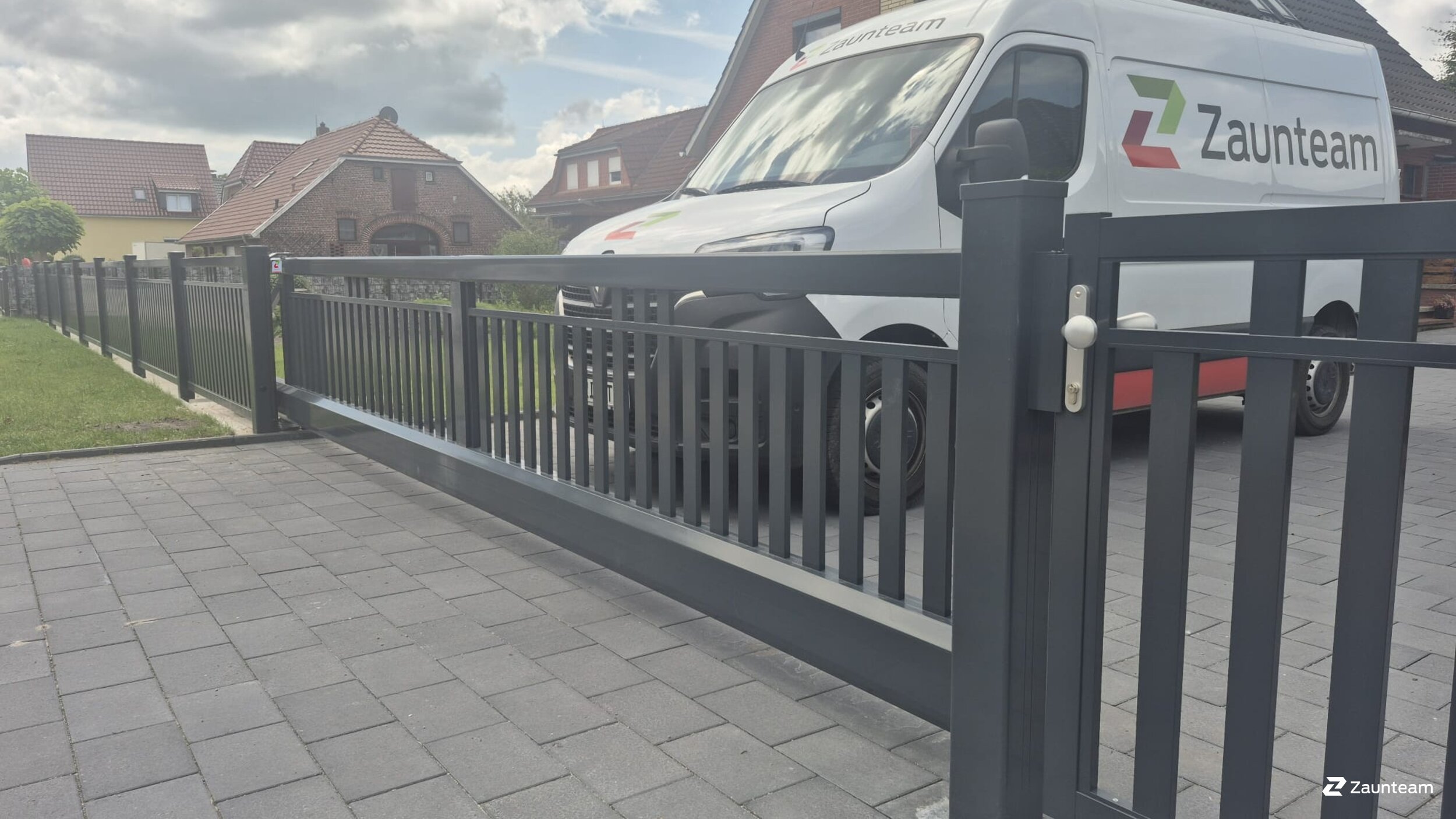 Automatische Tore aus dem 2025 in 26316 Varel Deutschland von Zaunteam Friesische-Wehde.