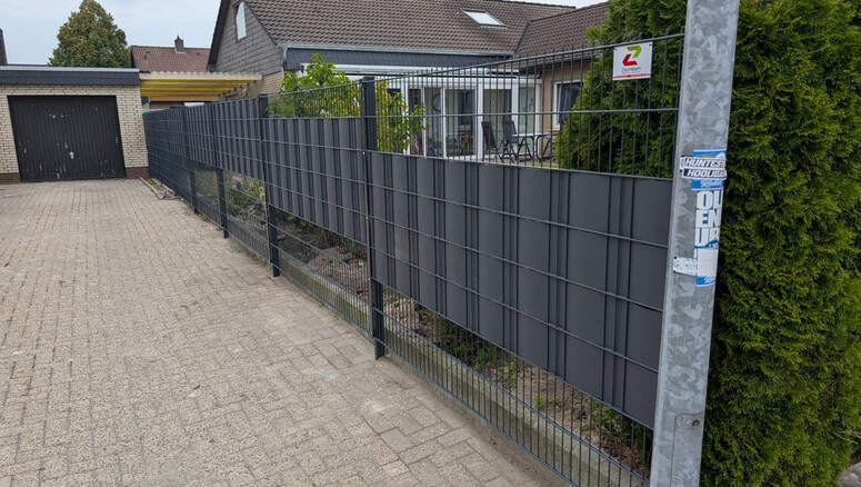 Doppelstabmattenzaun aus dem 2025 in 26180 Rastede Deutschland von Zaunteam Friesische-Wehde.