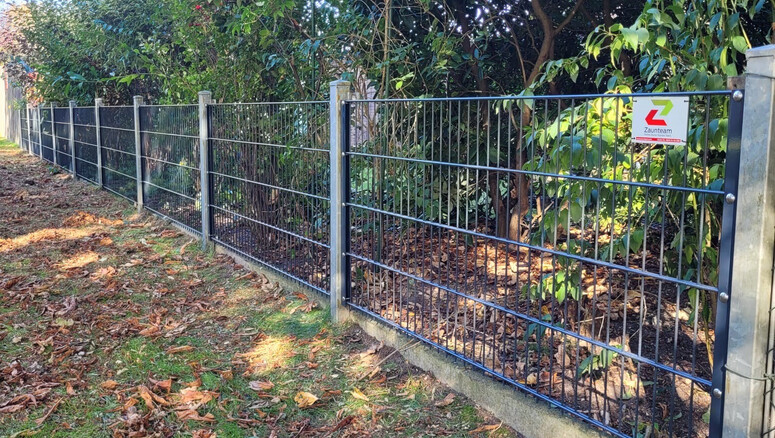 Doppelstabmattenzaun aus dem 2025 in 26316 Varel Deutschland von Zaunteam Friesische-Wehde.