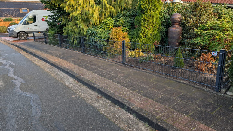 Doppelstabmattenzaun aus dem 2025 in 26345 Bockhorn Deutschland von Zaunteam Friesische-Wehde.