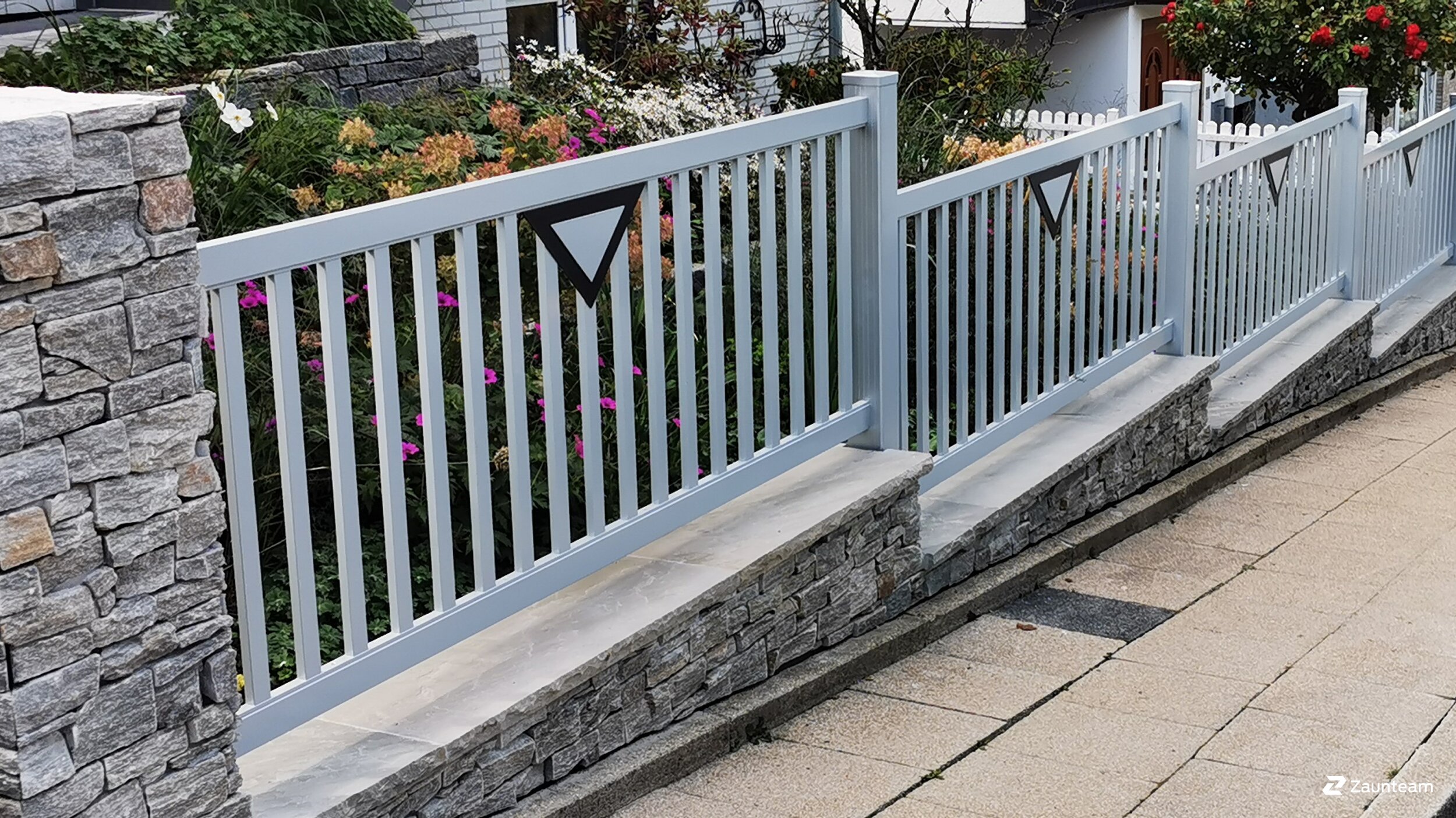 Aluzaun aus dem 2021 in 42111 Wuppertal Deutschland von Franchise AG.