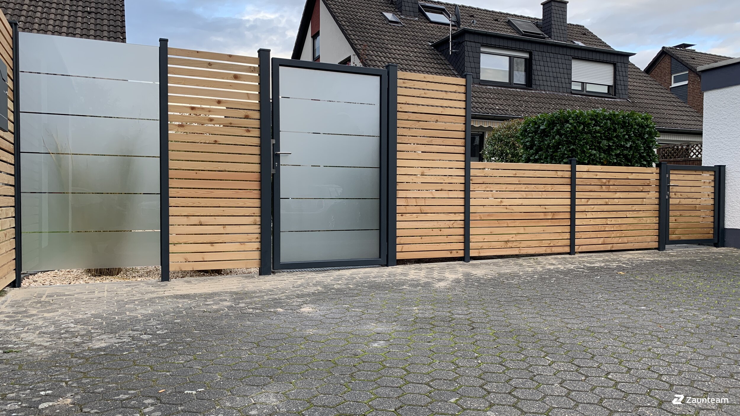 Holz Sichtschutz aus dem 2021 in 40764 Langenfeld Deutschland von Franchise AG.