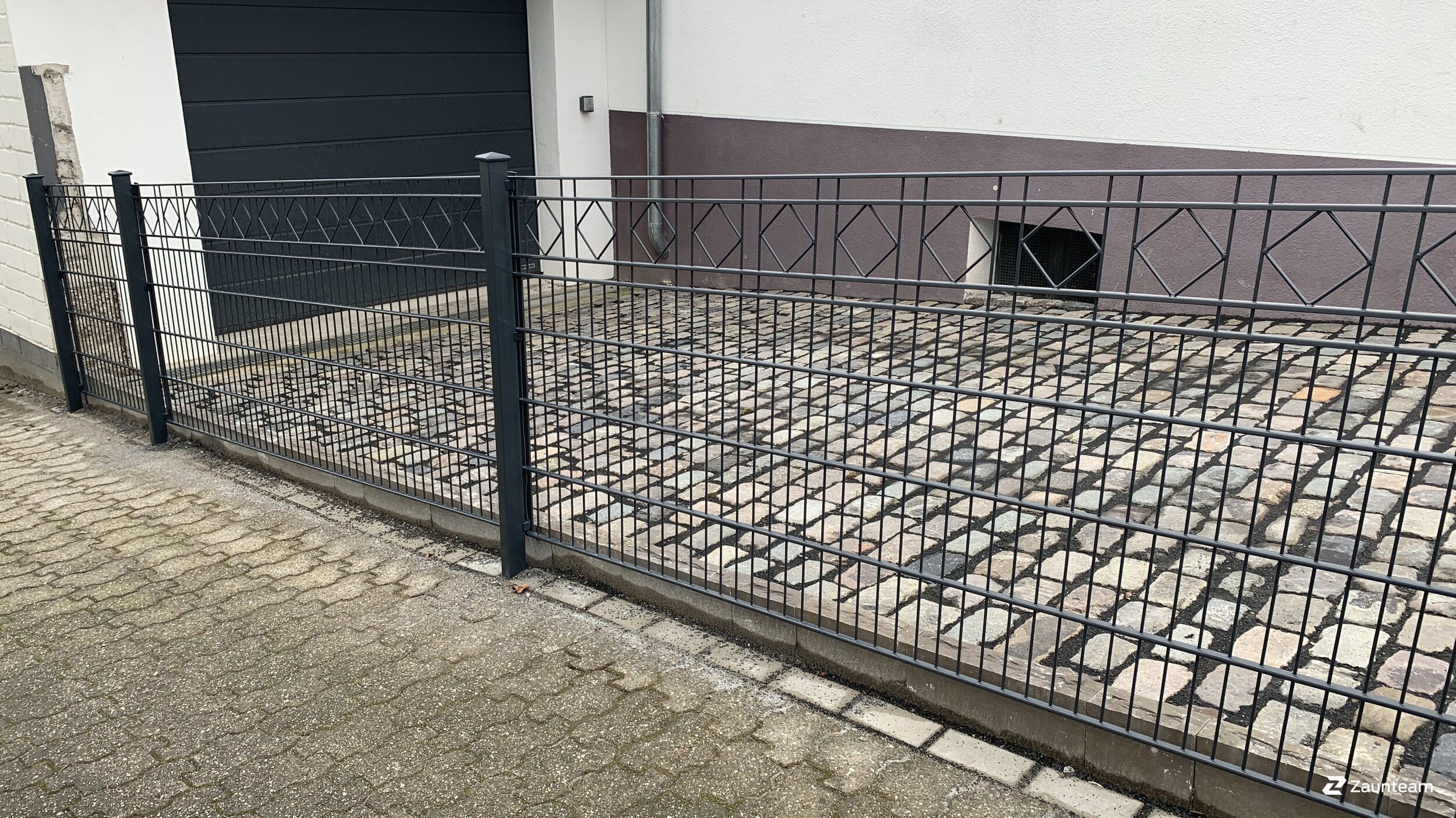 Deko-Doppelstabmattenzaun aus dem 2021 in 51469 Bergisch Gladbach Deutschland von Franchise AG.