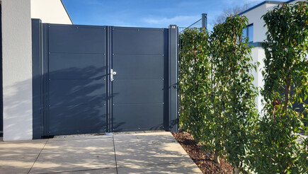 Protection brise-vue en aluminium de 2024 à 50996 Köln Allemagne de Franchise AG.