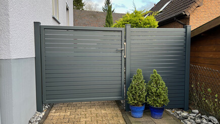Aluminium Sichtschutz aus dem 2024 in 51381 Leverkusen Deutschland von Franchise AG.