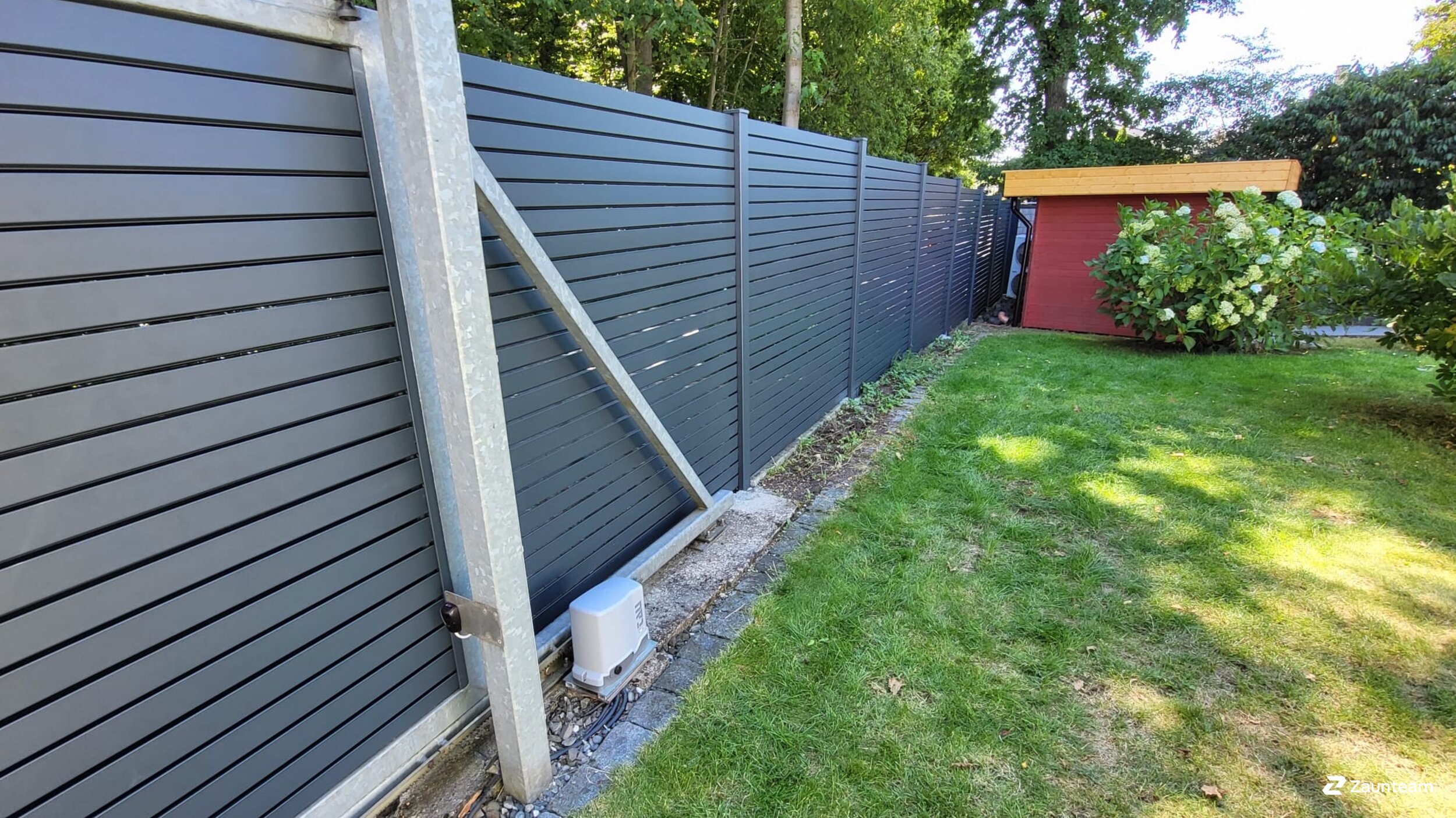 Aluminium Sichtschutz aus dem 2022 in 51429 Bergisch Gladbach Deutschland von Franchise AG.