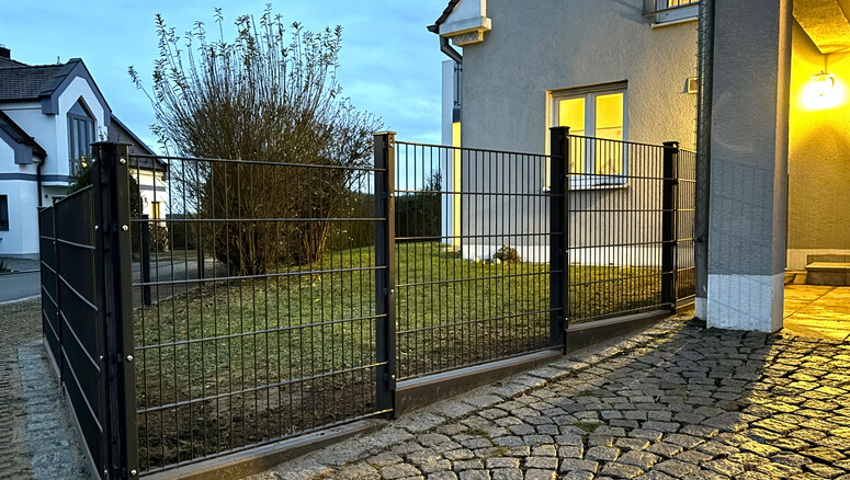 Doppelstabmattenzaun aus dem 2024 in 86570 Inchenhofen Deutschland von Zaunteam Schwaben-Nord.
