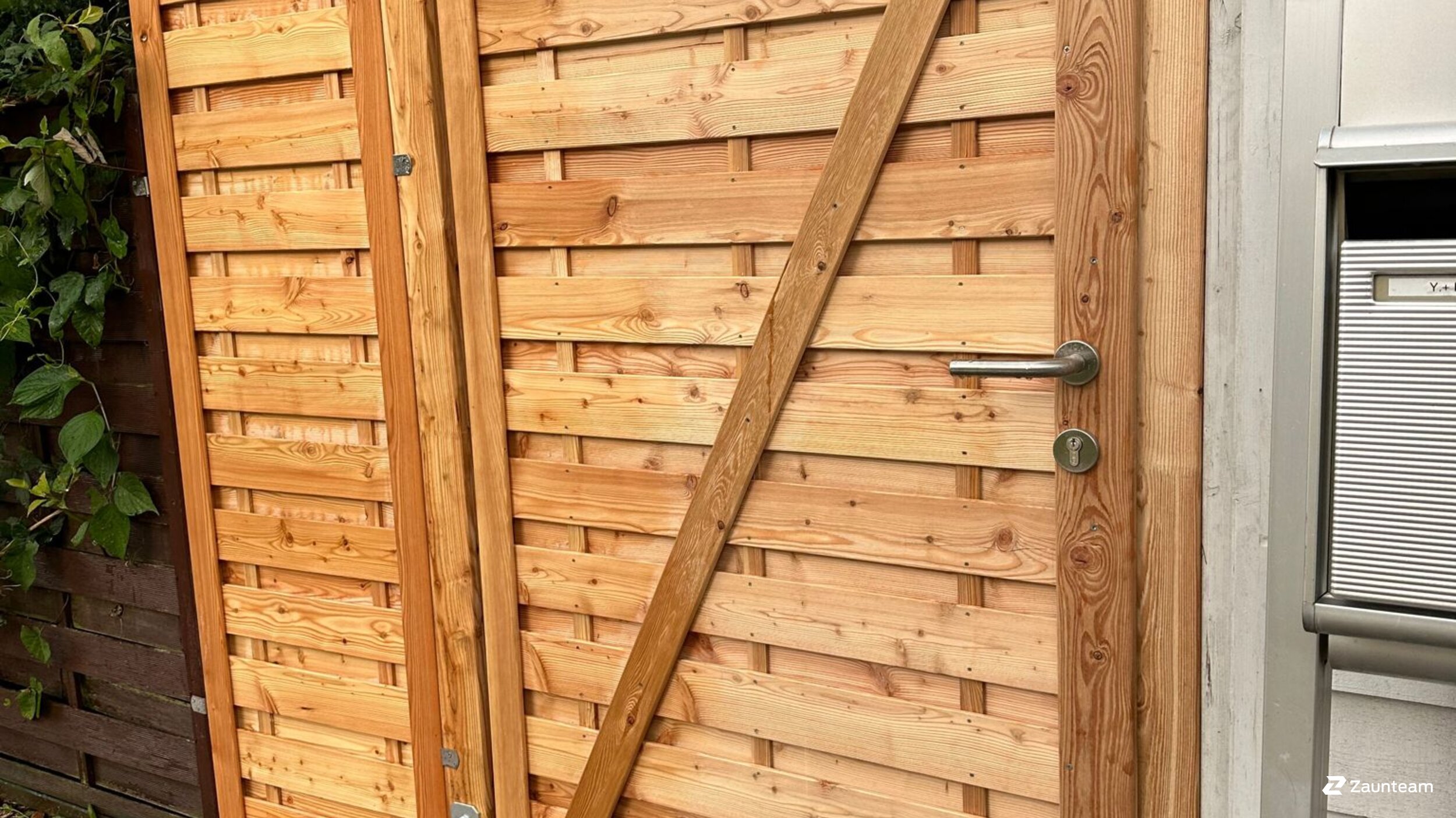 Holz Sichtschutz aus dem 2023 in 6045 Meggen Schweiz von Zaunteam Innerschweiz.