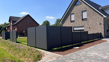 Protection brise-vue en aluminium de 2024 à 49152 Hasbergen Allemagne de Zaunteam Osnabrücker Land.