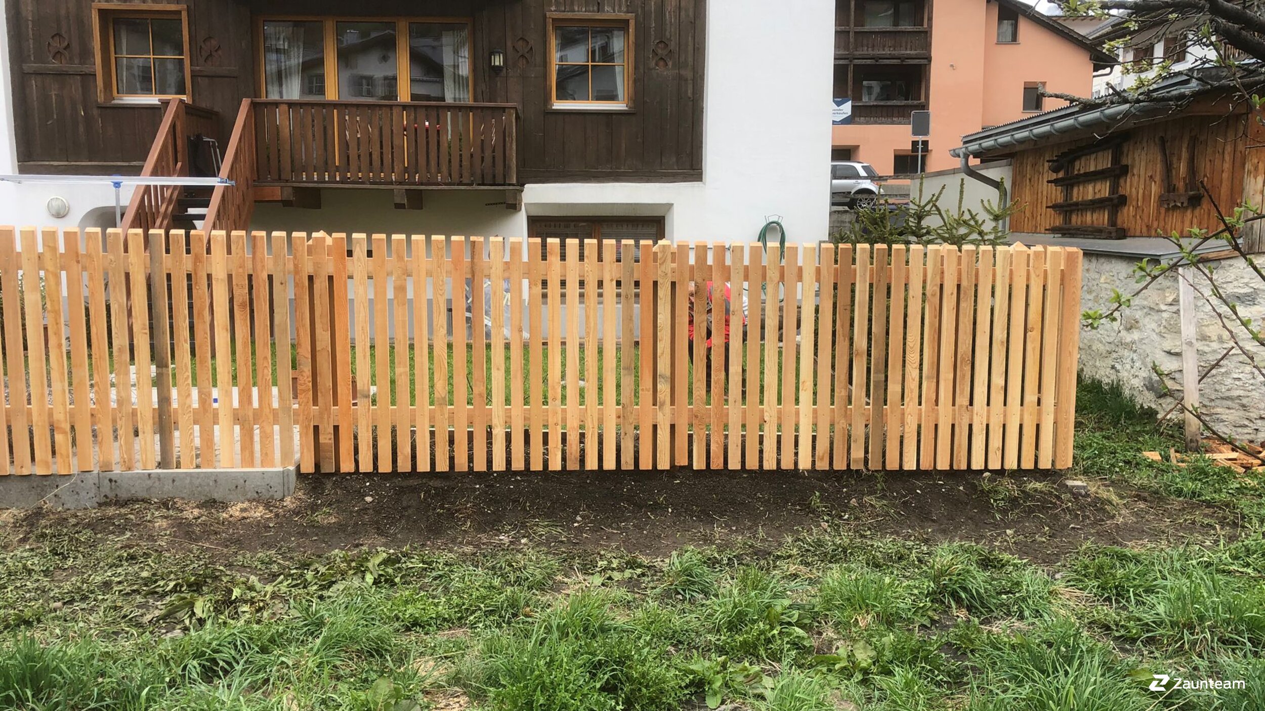 Clôture en mélèze de 2024 à 7554 Sent Suisse de Zaunteam Engadin.