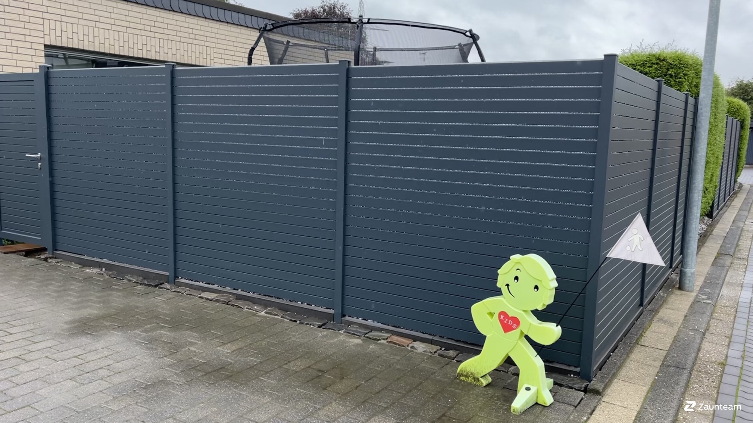 Protection brise-vue en aluminium de 2023 à 45768 Marl Allemagne de Franchise AG.