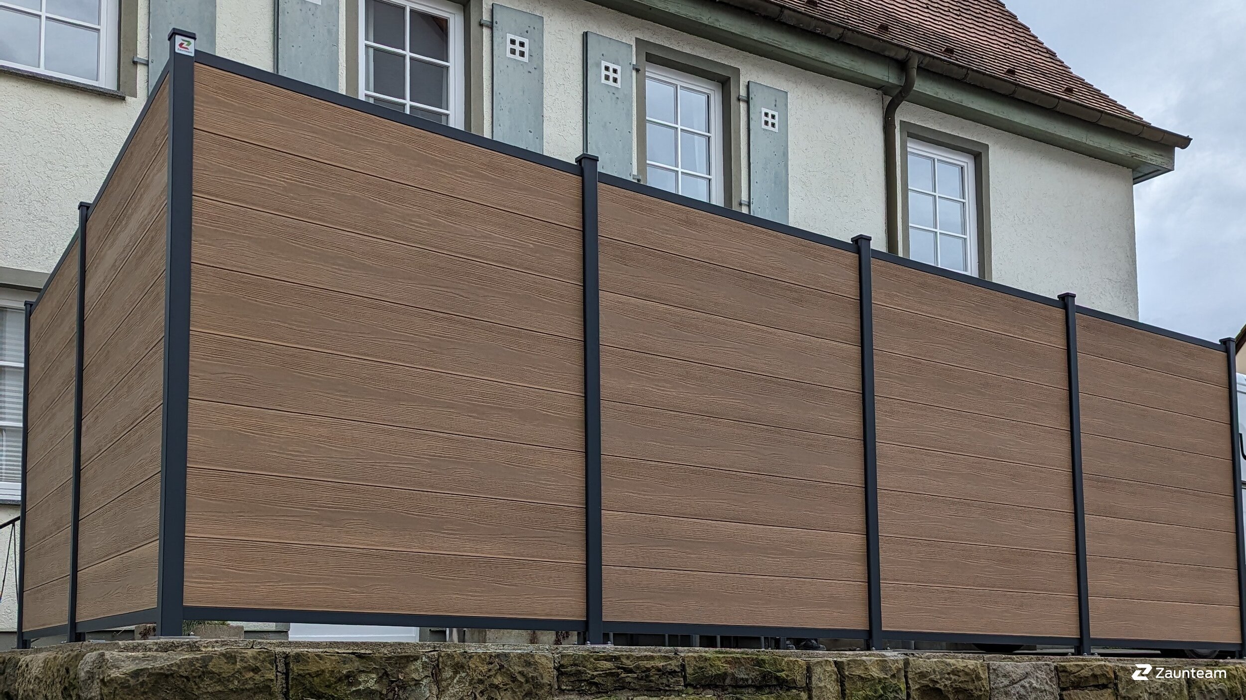 Pare-vue en WPC de 2024 à 74423 Obersontheim Allemagne de Zaunteam Schwäbisch Hall.