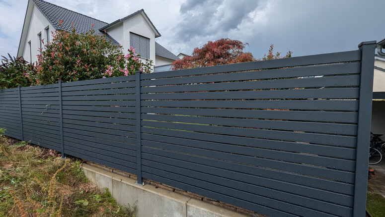 Aluminium Sichtschutz aus dem 2024 in 74613 Öhringen Deutschland von Zaunteam Schwäbisch Hall.