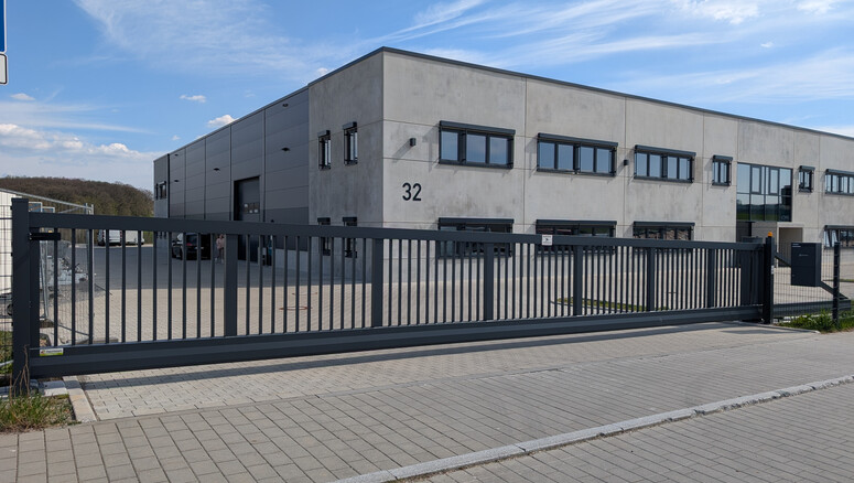 Automatische Tore aus dem 2024 in 71522 Backnang Deutschland von Zaunteam Schwäbisch Hall.