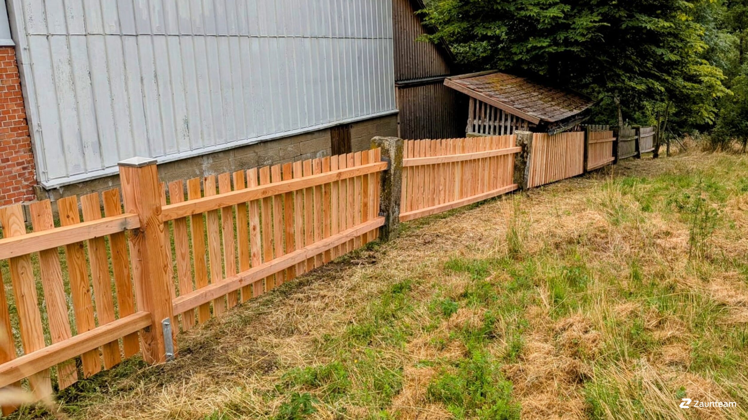 Lärchenzaun aus dem 2025 in 74538 Rosengarten Deutschland von Zaunteam Schwäbisch Hall.