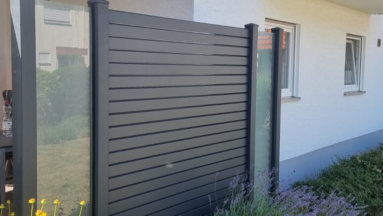 Protection brise-vue en aluminium de 2025 à 73329 Kuchen  Allemagne de Zaunteam Fenzhöfe Oberwälden.