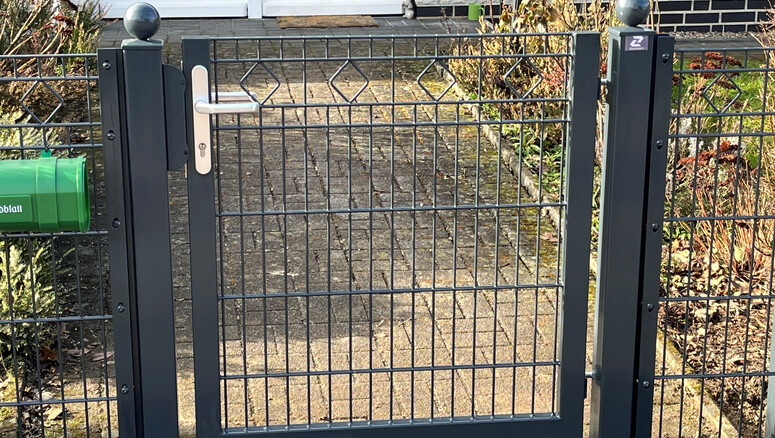 Deko-Doppelstabmattenzaun aus dem 2026 in 23863 Bargfeld-Stegen Deutschland von Zaunteam Südostholstein.