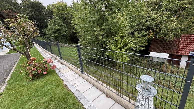 Doppelstabmattenzaun aus dem 2025 in 8230 Flattendorf Österreich von Zaunteam Oststeiermark.