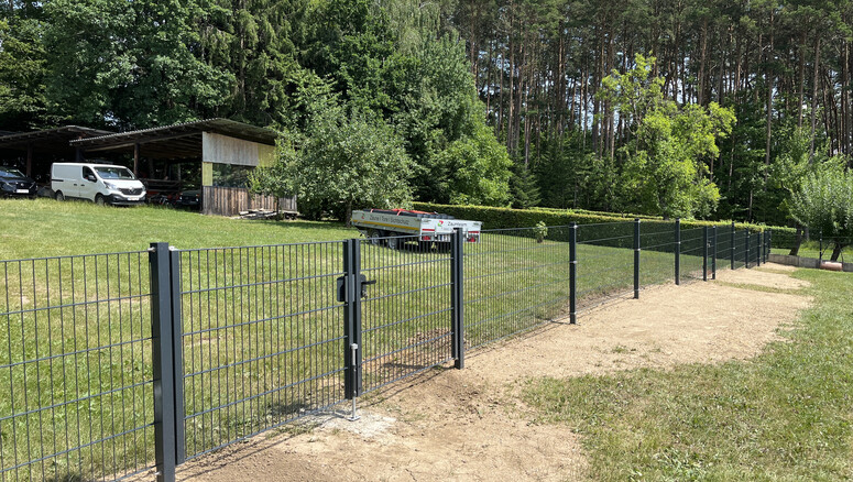 Doppelstabmattenzaun aus dem 2025 in 7423 Pinkafeld Österreich von Zaunteam Oststeiermark.