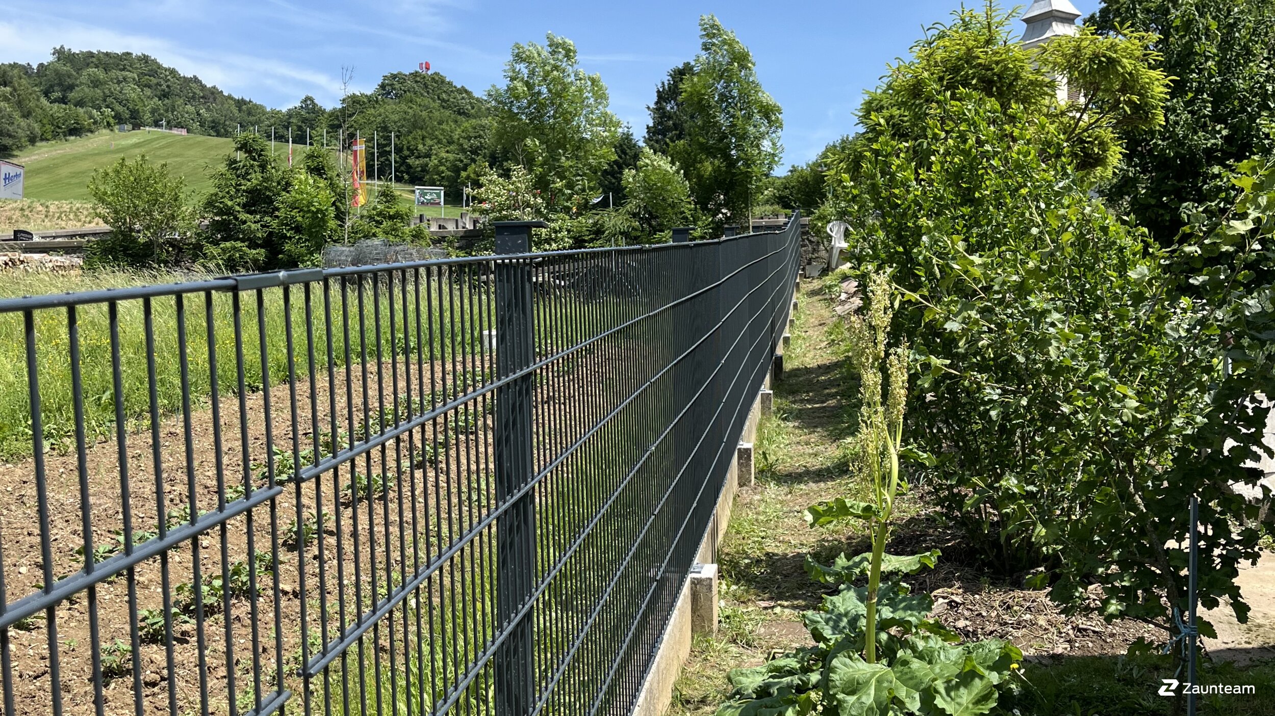 Doppelstabmattenzaun aus dem 2025 in 7434 Bernstein Österreich von Zaunteam Oststeiermark.