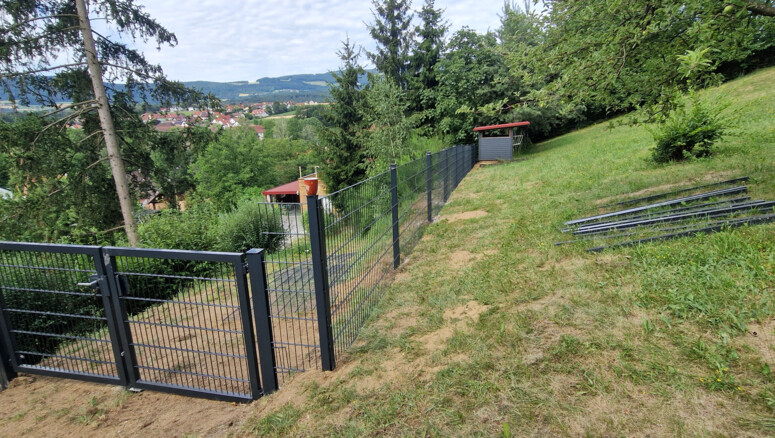 Doppelstabmattenzaun aus dem 2026 in 8225 Pöllau Österreich von Zaunteam Oststeiermark.