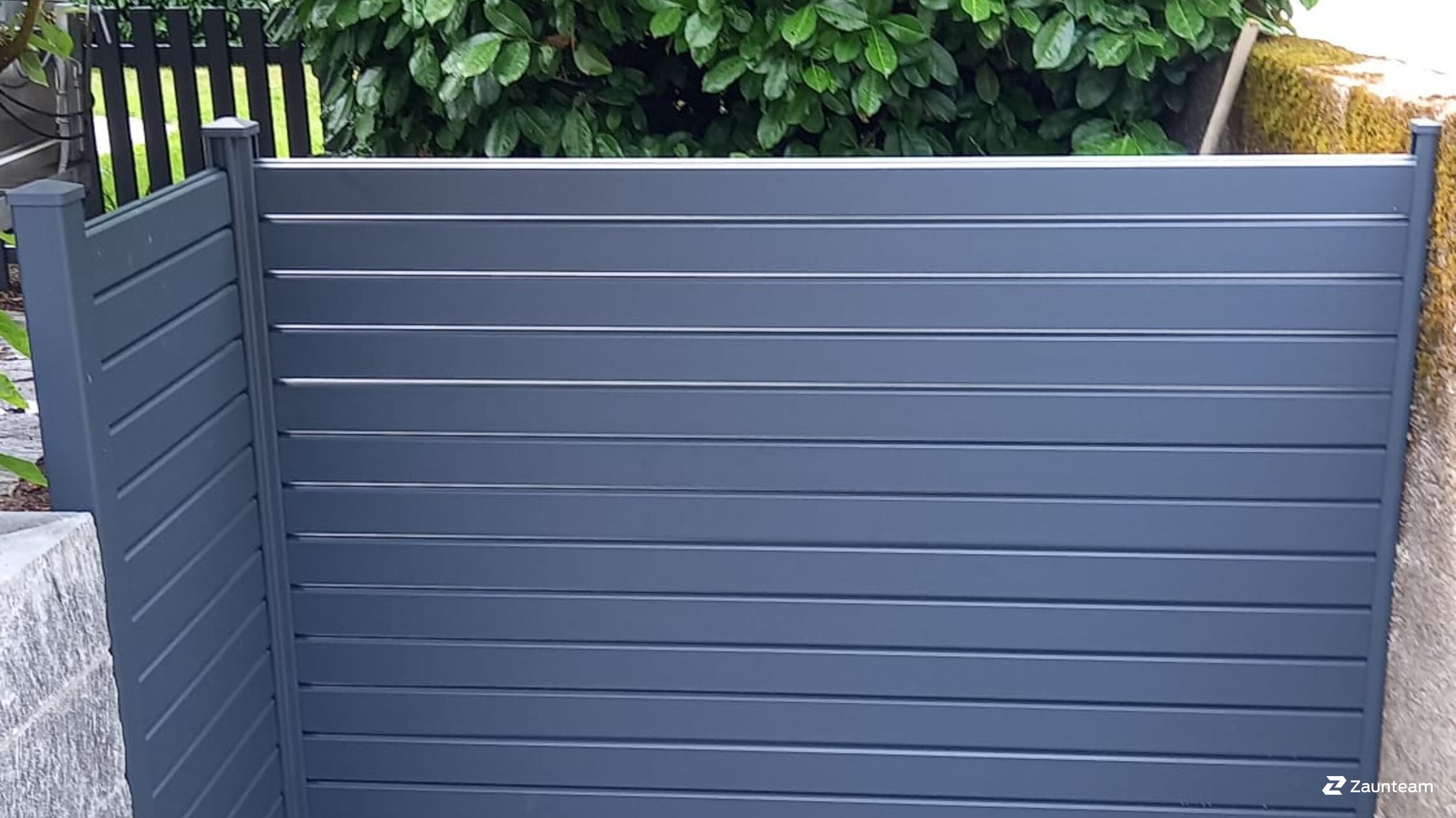 Protection brise-vue en aluminium de 2023 à 8800 Thalwill Suisse de Zaunteam Zürich.