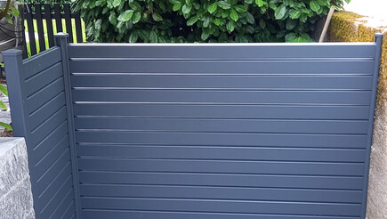 Aluminium Sichtschutz aus dem 2023 in 8800 Thalwill Schweiz von Zaunteam Zürich.