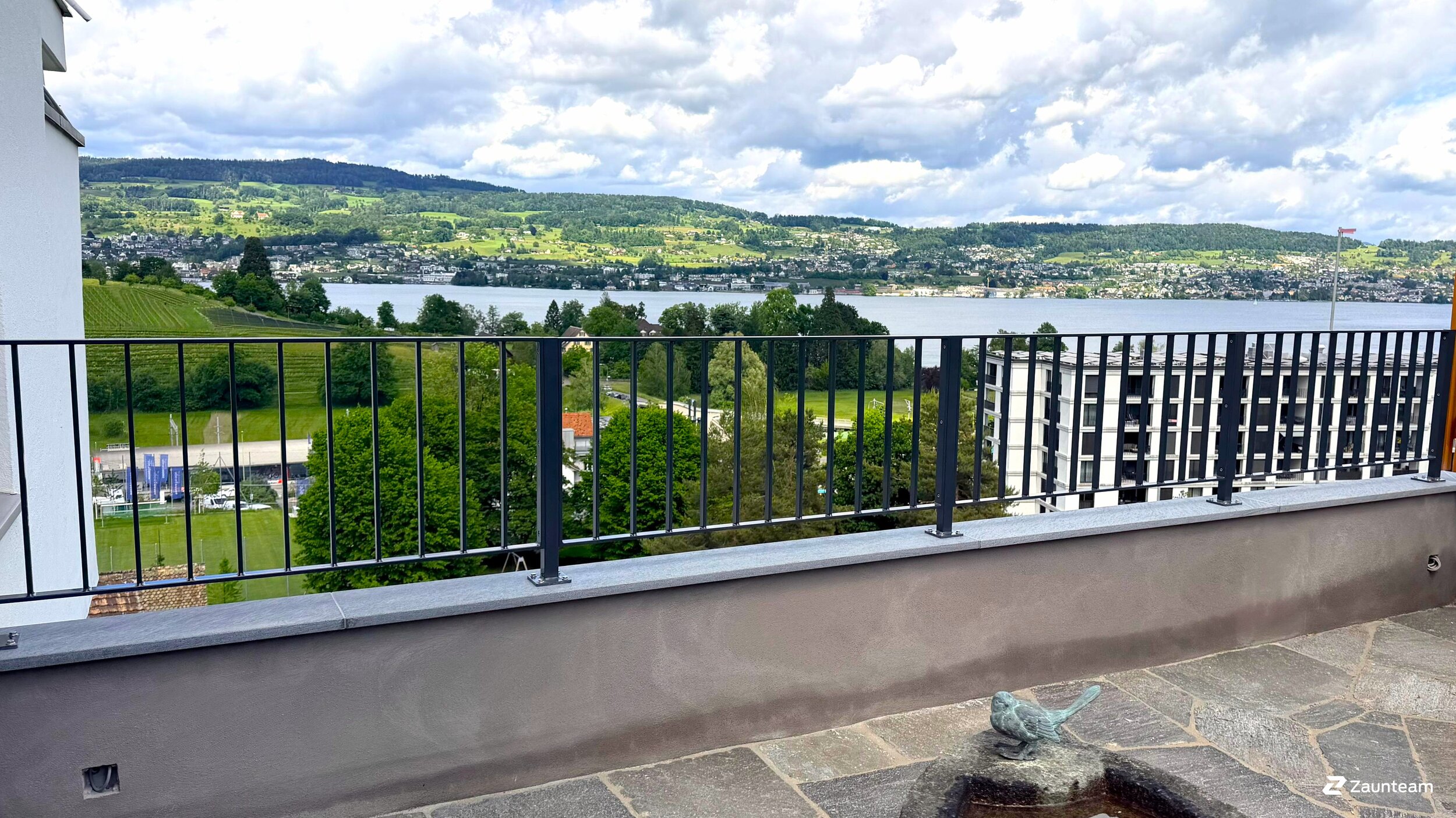 Geländer und Handläufe aus dem 2026 in 8804 Au ZH Schweiz von Zaunteam Zürich.