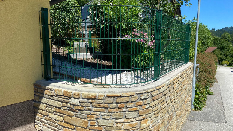 Doppelstabmattenzaun aus dem 2025 in 3321 Ardagger Österreich von Zaunteam Haunschmid.