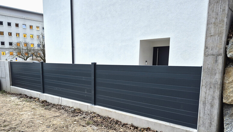 Aluminium Sichtschutz aus dem 2026 in 3300 Amstetten Österreich von Zaunteam Haunschmid.