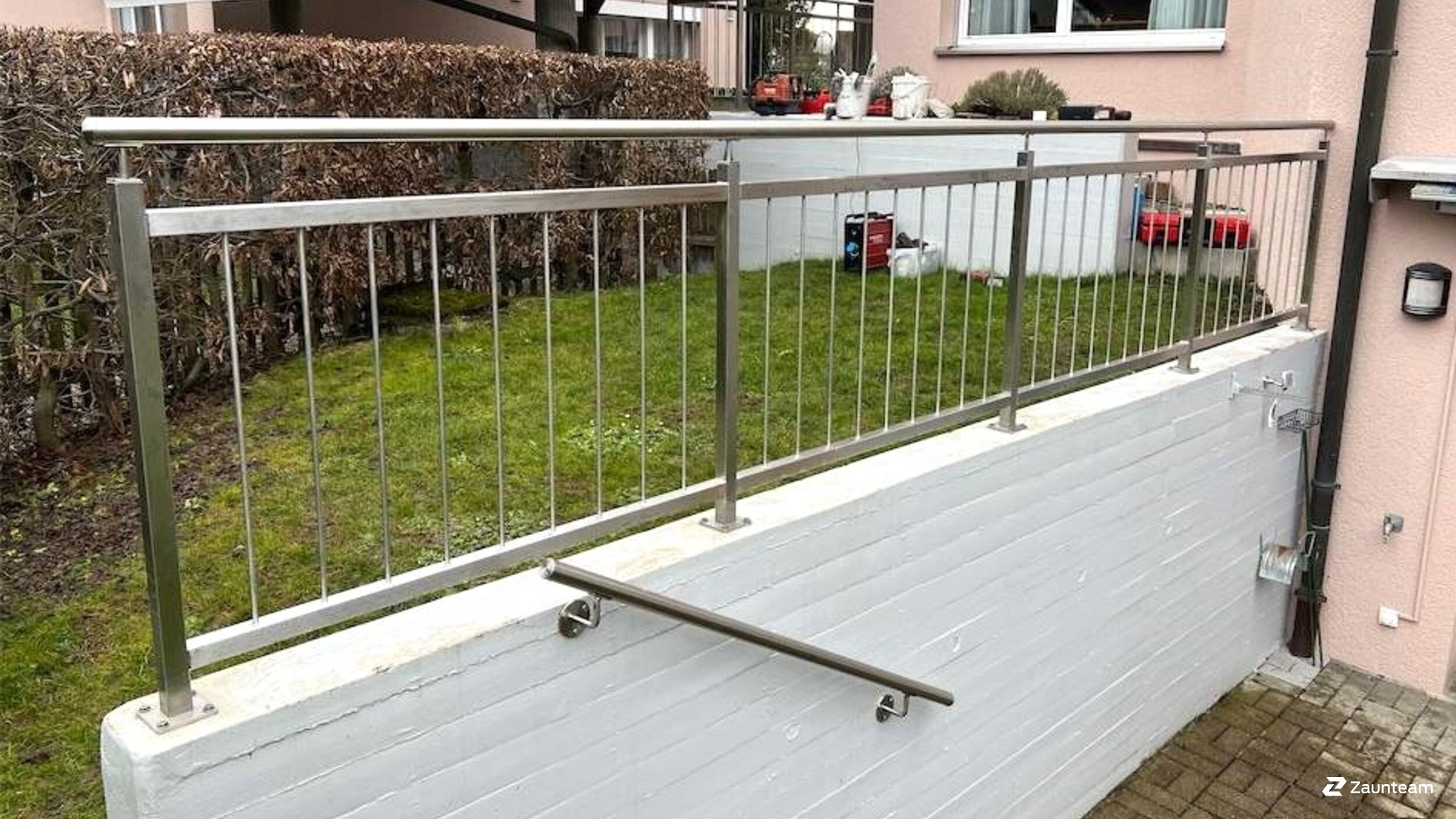 Geländer und Handläufe aus dem 2024 in 8604 Volketswil Schweiz von Zaunteam Zürich Oberland GmbH.
