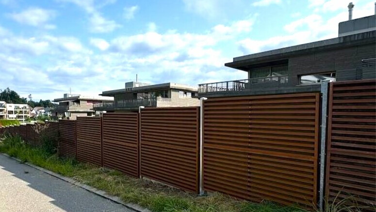 Clôture anti-bruit de 2025 à 8124 Maur Suisse de Zaunteam Zürich Oberland GmbH.