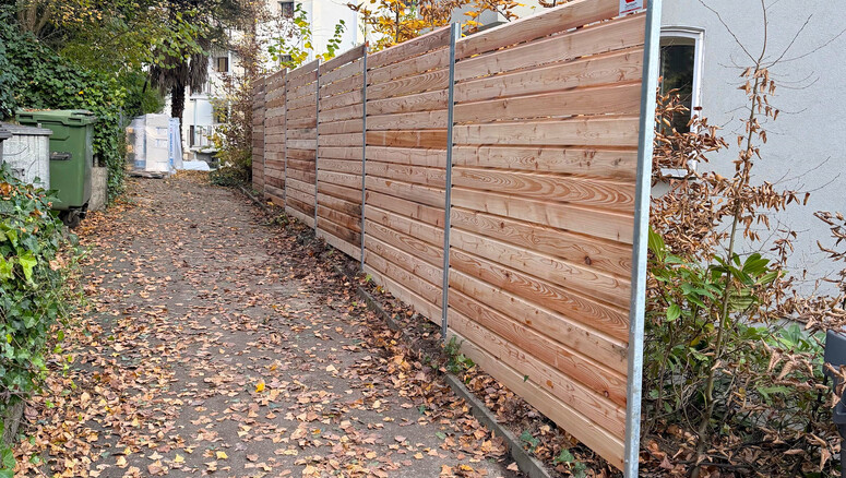 Holz Sichtschutz aus dem 2025 in 8126 Zumikon Schweiz von Zaunteam Zürich Oberland.
