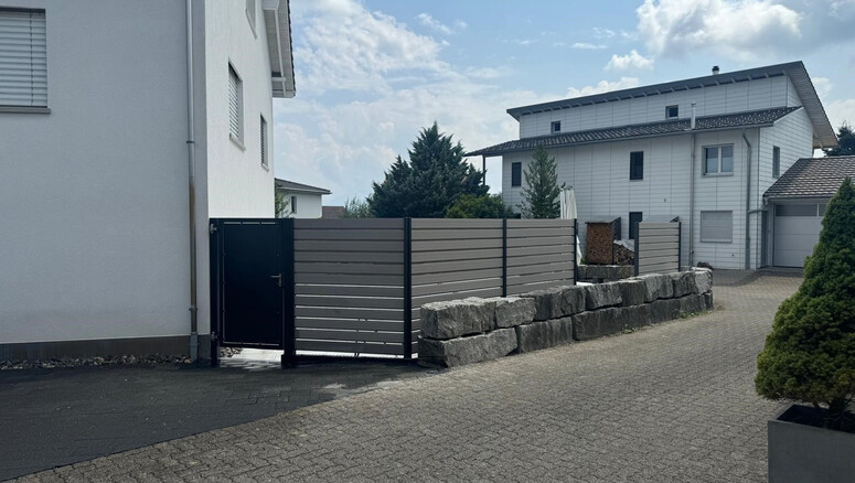 Pare-vue en WPC de 2025 à 8340 Hinwil Suisse de Zaunteam Zürich Oberland.