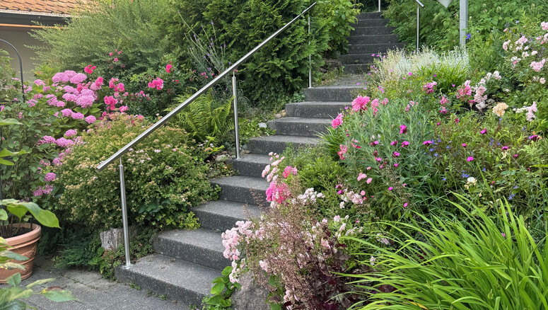 Geländer und Handläufe aus dem 2025 in 8604 Volketswil Schweiz von Zaunteam Zürich Oberland.