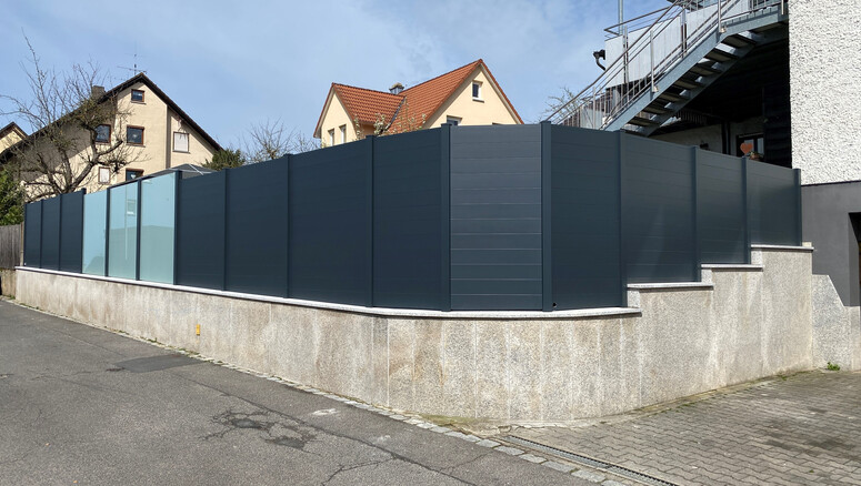 Aluminium Sichtschutz aus dem 2024 in 97222 Rimpar Deutschland von Zaunteam Würzburg.