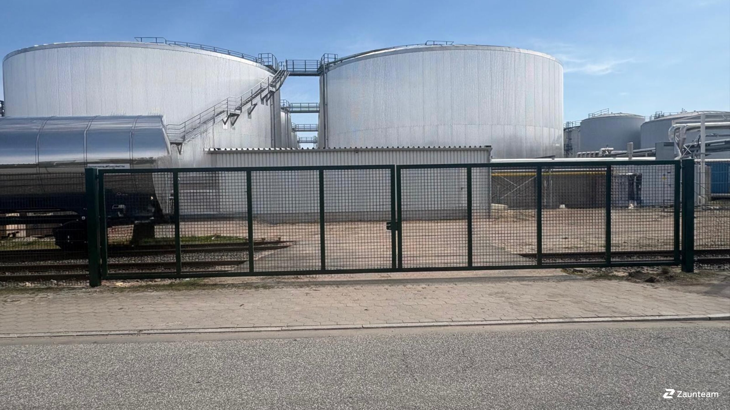 Doppelstabmattenzaun aus dem 2026 in 21107 Hamburg Deutschland von Zaunteam Stade-Geestland.