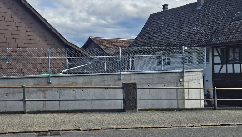 Maschendrahtzaun aus dem 2025 in 8451 Kleinandelfingen Schweiz von Zaunteam Neftenbach.