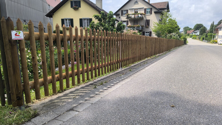 Palisadenzaun aus dem 2025 in 8466 Trüllikon Schweiz von Zaunteam Neftenbach.